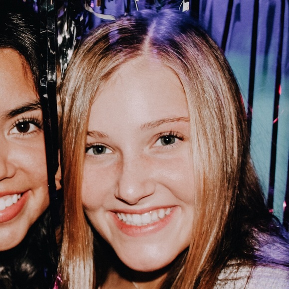 Meet your Posher, Mia - Picture 1 of 1